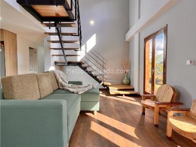 Casa de 3 alcobas en venta en Loma Del Escobero, Medellín, 210 m² · foto 2 de 14