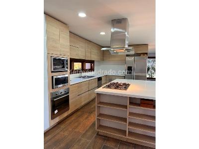 Casa de 3 alcobas en venta en Loma Del Escobero, Medellín, 210 m² · foto 7 de 14