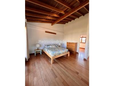 Casa de 3 alcobas en venta en Loma Del Escobero, Medellín, 210 m² · foto 11 de 14