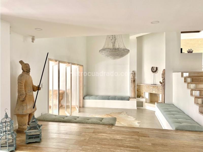 Casa Amplia de 5 Alcobas con Cocina Moderna en El Poblado - 2