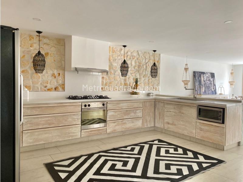 Casa Amplia de 5 Alcobas con Cocina Moderna en El Poblado - 6