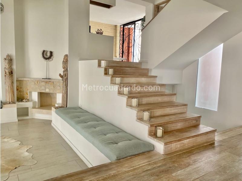 Casa Amplia de 5 Alcobas con Cocina Moderna en El Poblado - 7