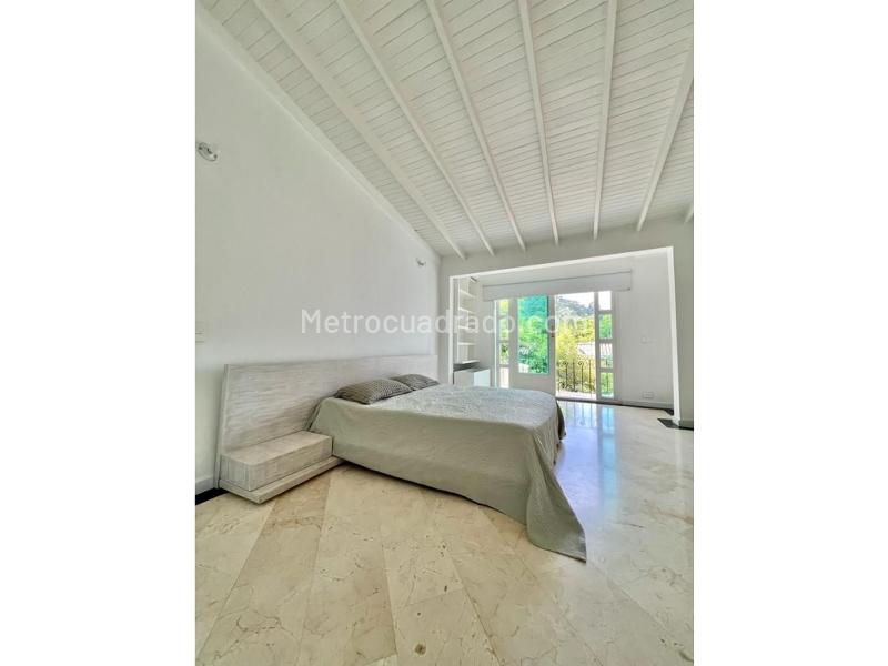 Casa Amplia de 5 Alcobas con Cocina Moderna en El Poblado - 9