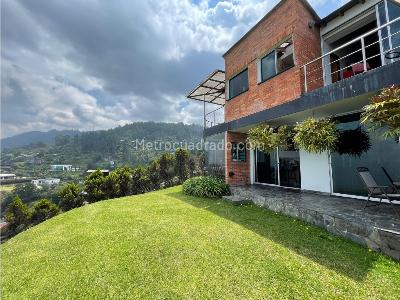 Casa de 5 alcobas en venta en Las Palmas, Medellín · foto 2 de 20