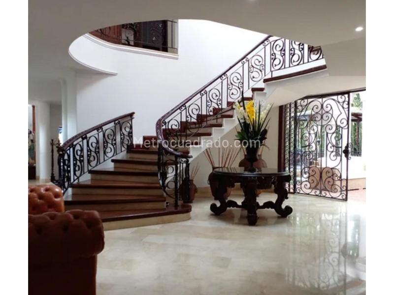 Casa Amoblada de 4 Alcobas con Piscina Privada en Loma del Escobero