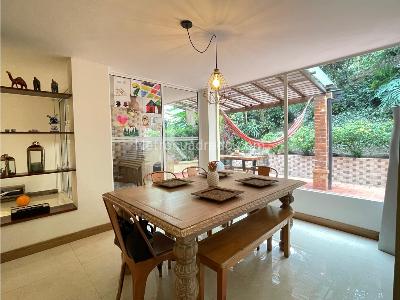 Casa de 3 alcobas en venta en El Tesoro, Medellín, 289 m² · foto 2 de 20