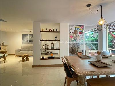 Casa de 3 alcobas en venta en El Tesoro, Medellín, 289 m² · foto 3 de 20