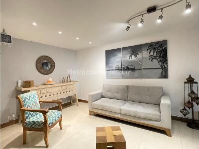 Casa de 3 alcobas en venta en El Tesoro, Medellín, 289 m² · foto 5 de 20