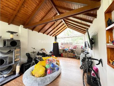 Casa de 3 alcobas en venta en El Tesoro, Medellín, 289 m² · foto 11 de 20