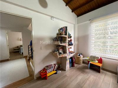 Casa de 3 alcobas en venta en El Tesoro, Medellín, 289 m² · foto 15 de 20
