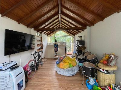 Casa de 3 alcobas en venta en El Tesoro, Medellín, 289 m² · foto 16 de 20