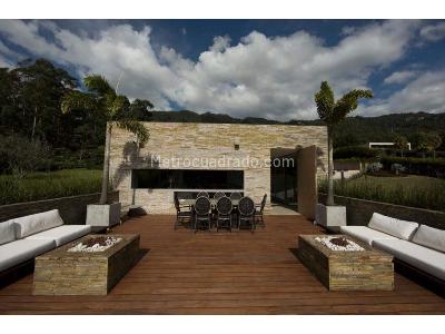 Casa de 5 alcobas en venta en Loma Del Chocho, Medellín · foto 3 de 18
