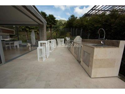Casa de 5 alcobas en venta en Loma Del Chocho, Medellín · foto 8 de 18