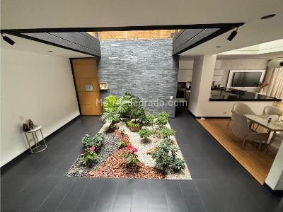 Casa de 4 alcobas en venta en Loma Del Escobero, Medellín, 340 m² · foto 3 de 13