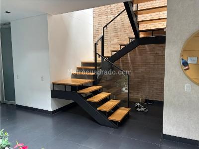 Casa de 4 alcobas en venta en Loma Del Escobero, Medellín, 340 m² · foto 5 de 13
