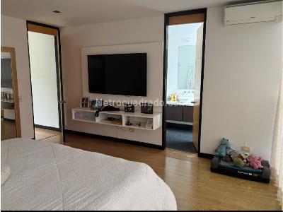 Casa de 4 alcobas en venta en Loma Del Escobero, Medellín, 340 m² · foto 10 de 13
