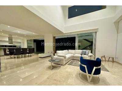 Casa de 5 alcobas en venta en Las Palmas, Medellín, 1800 m² · foto 2 de 20