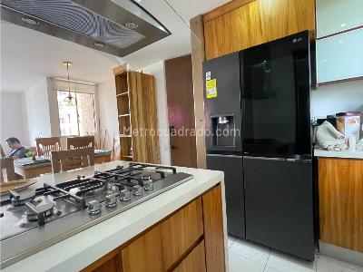 Apartamento de 3 alcobas en arriendo en Castropol, Medellín, 94 m² · foto 3 de 12