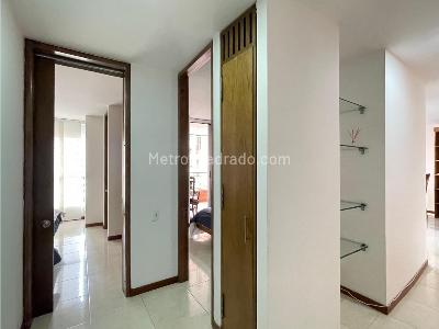 Apartamento de 3 alcobas en arriendo en Castropol, Medellín, 94 m² · foto 9 de 12
