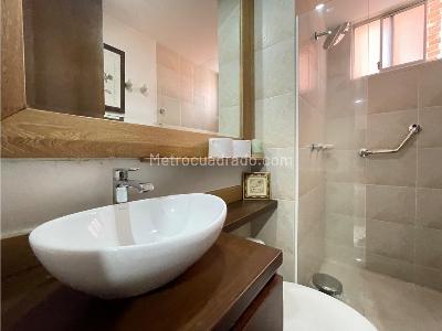Apartamento de 3 alcobas en arriendo en Castropol, Medellín, 94 m² · foto 10 de 12