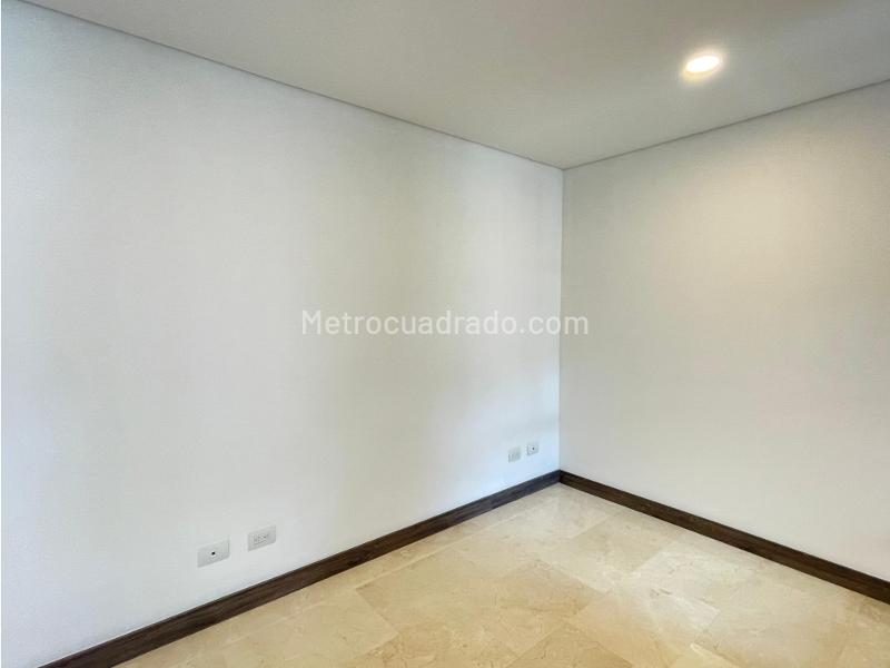 Apartamento de 3 Alcobas y 4 Baños en Los Parra - 8