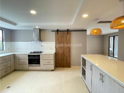 Apartamento de 3 alcobas en venta en Los Parra, Medellín, 215 m² · foto 3 de 20