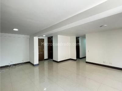 Apartamento de 3 alcobas en venta en Castropol, Medellín, 155 m² · foto 2 de 18