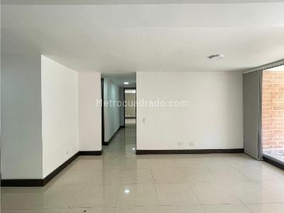 Apartamento de 3 alcobas en venta en Castropol, Medellín, 155 m² · foto 10 de 18