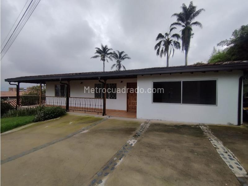 Casa Amplia de 3 Alcobas con Jardín en La Mina - 7