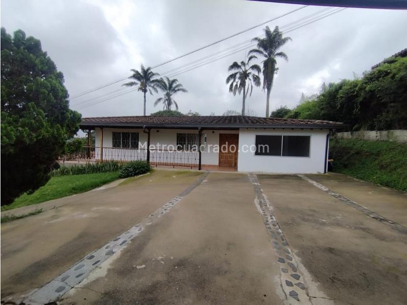 Casa Amplia de 3 Alcobas con Jardín en La Mina - 8