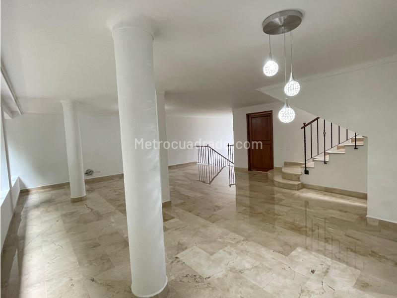 3BR House with 5 Baths in Los Balsos (Gated Unit) - 2