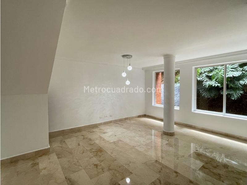 3BR House with 5 Baths in Los Balsos (Gated Unit) - 3