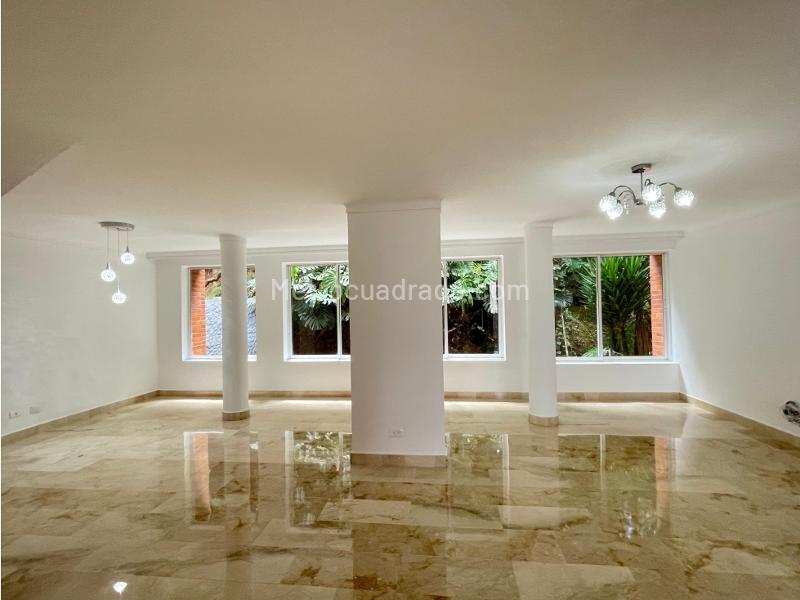 3BR House with 5 Baths in Los Balsos (Gated Unit) - 4