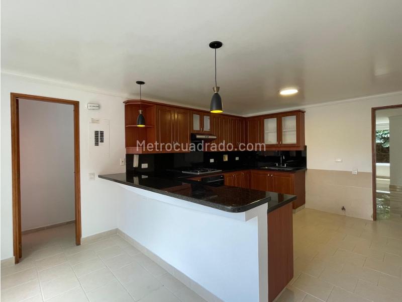 3BR House with 5 Baths in Los Balsos (Gated Unit) - 6
