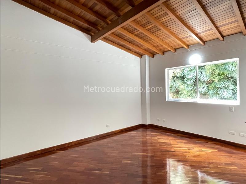 3BR House with 5 Baths in Los Balsos (Gated Unit) - 7