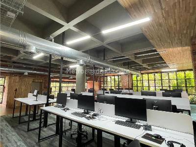 Apartamento de 4 alcobas en venta en Las Lomas, Medellín, 300 m² · foto 3 de 13
