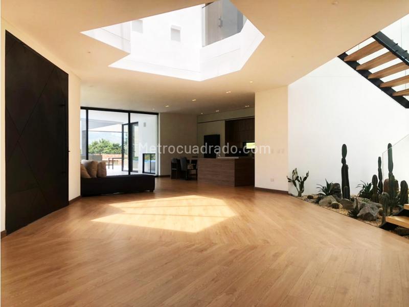 Casa Amoblada de 4 Alcobas en Envigado Villa Carlota - 3