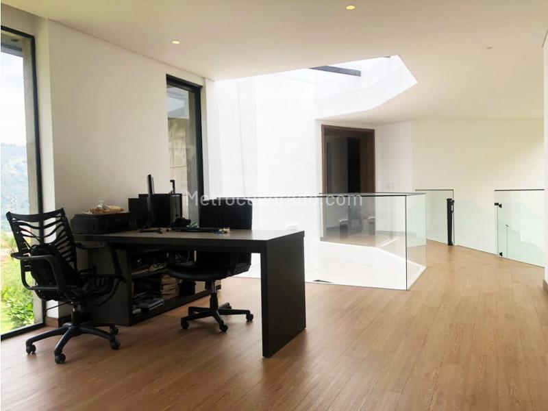Casa Amoblada de 4 Alcobas en Envigado Villa Carlota - 6