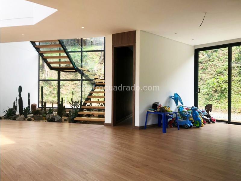 Casa Amoblada de 4 Alcobas en Envigado Villa Carlota - 8