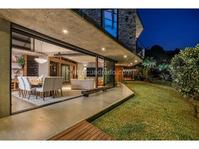 Casa de 4 alcobas en venta en Loma Del Escobero, Medellín, 408 m² · foto 2 de 20