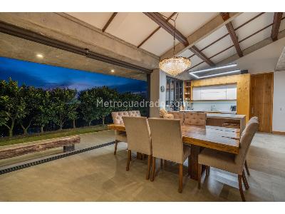 Casa de 4 alcobas en venta en Loma Del Escobero, Medellín, 408 m² · foto 4 de 20
