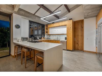 Casa de 4 alcobas en venta en Loma Del Escobero, Medellín, 408 m² · foto 5 de 20