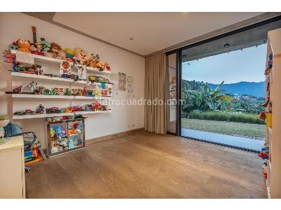 Casa de 4 alcobas en venta en Loma Del Escobero, Medellín, 408 m² · foto 17 de 20
