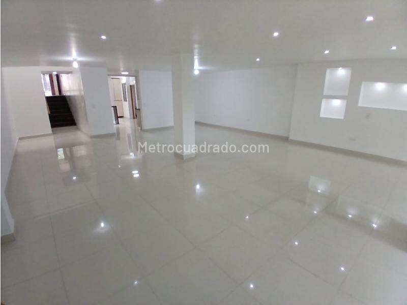 5BR House in Gated Community in Castropol - 3