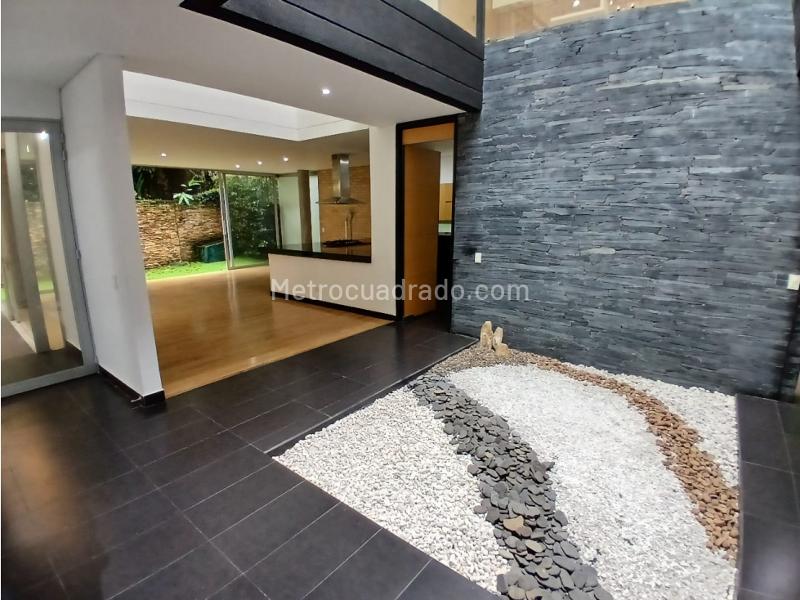 Casa en Arriendo de 3 Alcobas en Loma del Escobero - 2