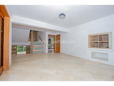 Casa de 5 alcobas en arriendo en La Linde, Medellín, 850 m² · foto 4 de 20