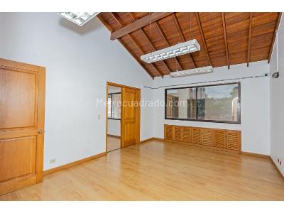 Casa de 5 alcobas en arriendo en La Linde, Medellín, 850 m² · foto 6 de 20