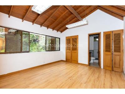 Casa de 5 alcobas en arriendo en La Linde, Medellín, 850 m² · foto 7 de 20