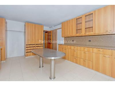 Casa de 5 alcobas en arriendo en La Linde, Medellín, 850 m² · foto 8 de 20