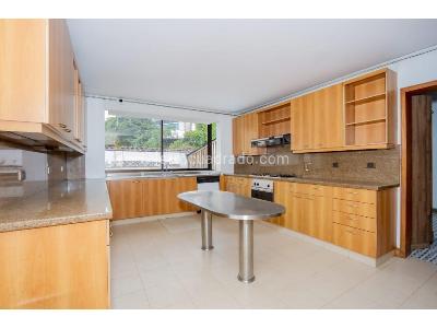 Casa de 5 alcobas en arriendo en La Linde, Medellín, 850 m² · foto 9 de 20